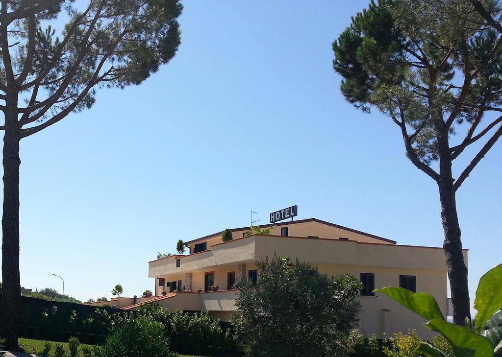 Hotel Vittoria Μπενεβέντο Εξωτερικό φωτογραφία